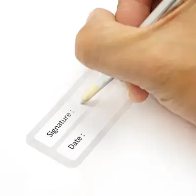 Equipo diseñando embudo de ventas en CRM